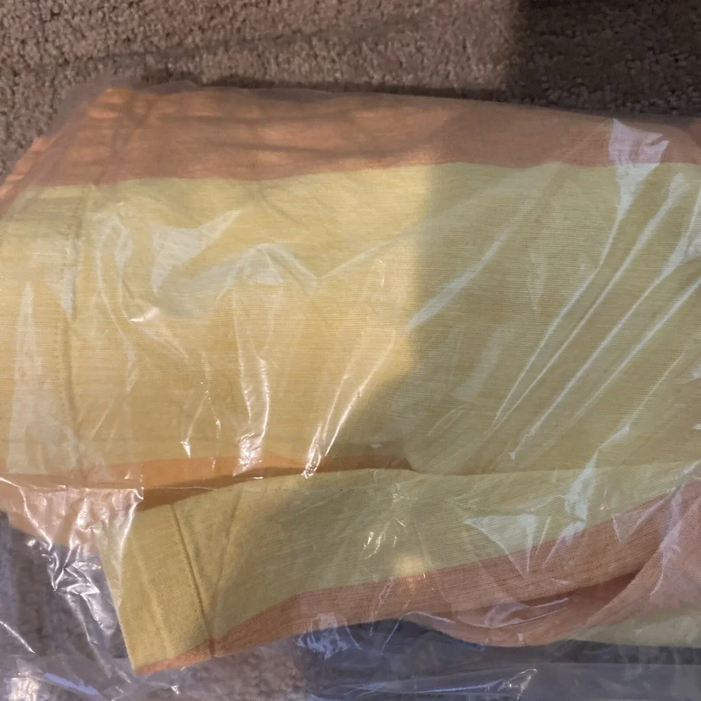 Crate and Barrel fractions‎ Napkins Spice 21 x 21 Set of 6 yellow orange cotton